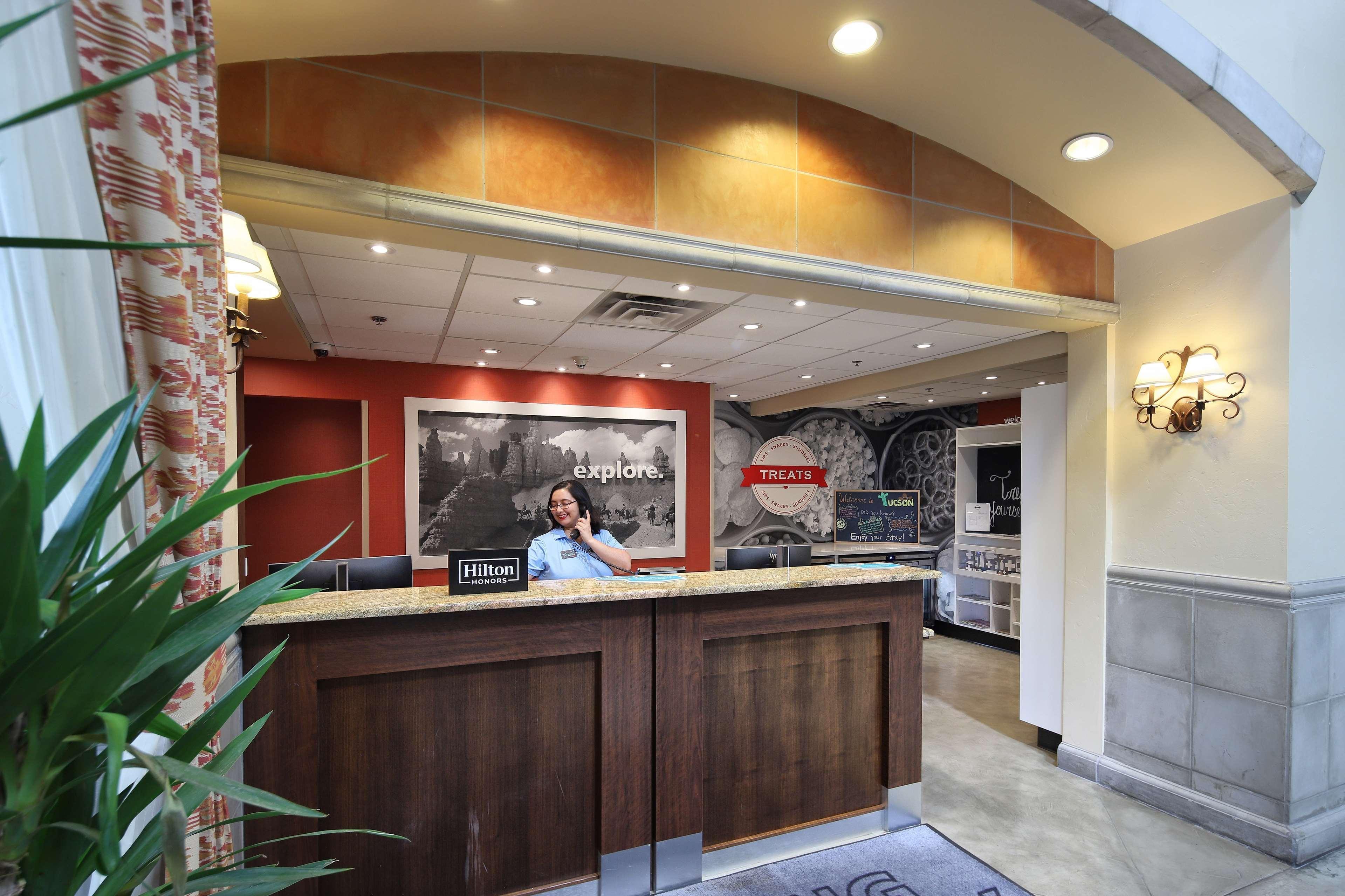 Hampton Inn & Suites Tucson Mall Exterior photo