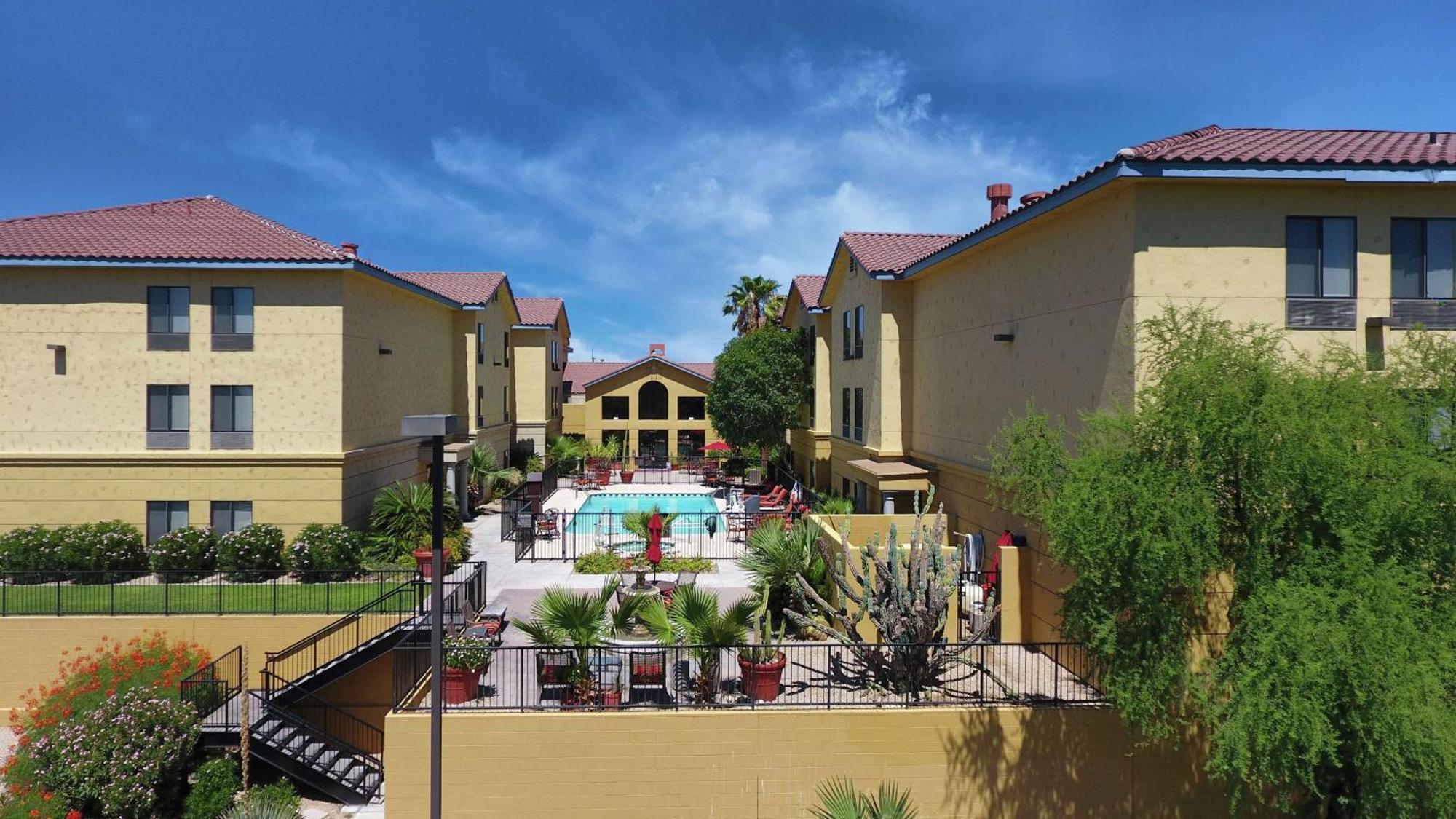 Hampton Inn & Suites Tucson Mall Exterior photo