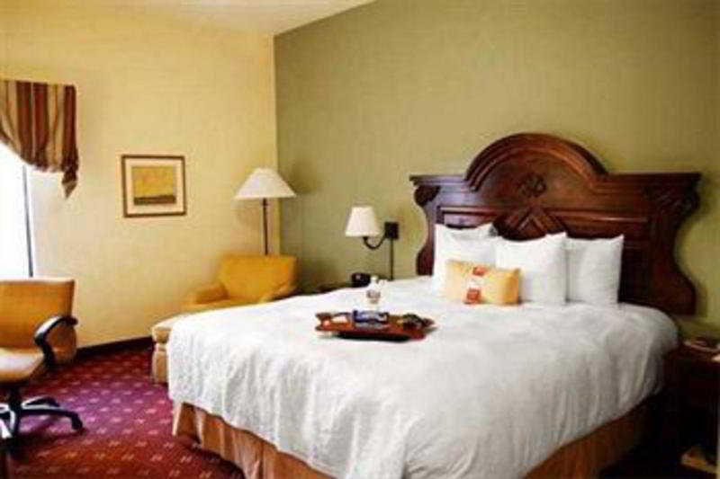 Hampton Inn & Suites Tucson Mall Room photo